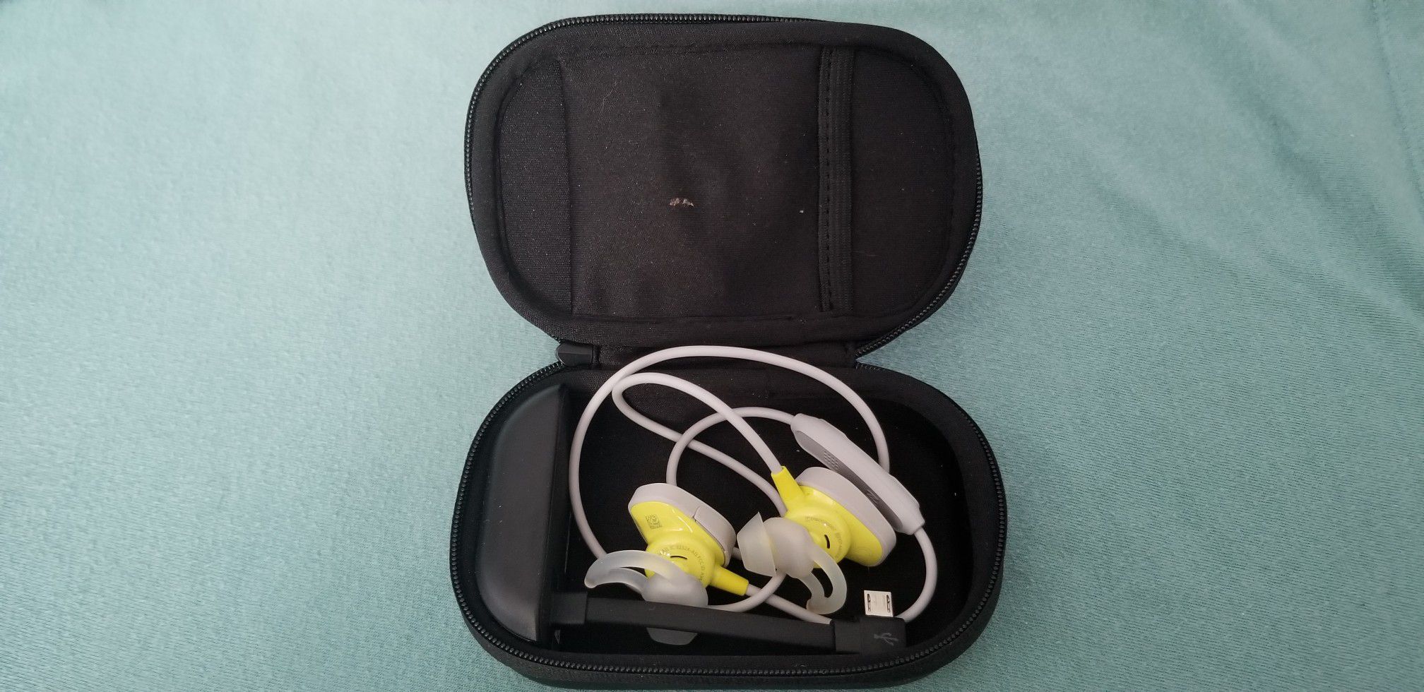 Bose Soundsport Wireless Earbud Headphones With Bose Charging Case