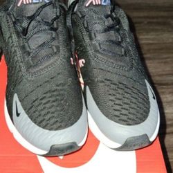 Nike Air Max 270 Youth Size 5