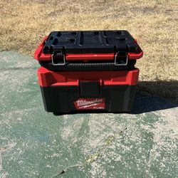 Milwaukee M18 FUEL PACKOUT 18-Volt Lithium-Ion Cordless 2.5 Gal. Wet/Dry Vacuum (Vacuum-Only)