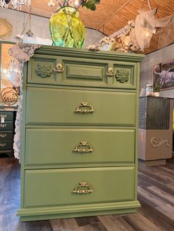 Beautiful Vintage MCM Aloe Vera Green & Gold Dresser