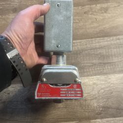 Barksdale Controls Pressure Switch Good 