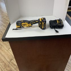 DeWalt DCS356 Oscillating Tool With Charger And Battery 
