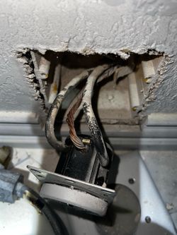 Se asen trabajos de electricidad aún bue precio contáctenos para un estimado gratis
