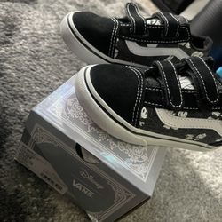 Limited Disney Converse 