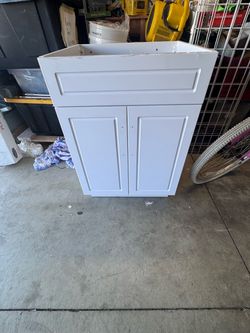 New white shaker cabinet 24 inch