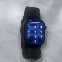 Apple Watch Series 10 46mm – Mint Condition + Black Band