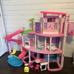 Barbie Dreamhouse W/ Pool