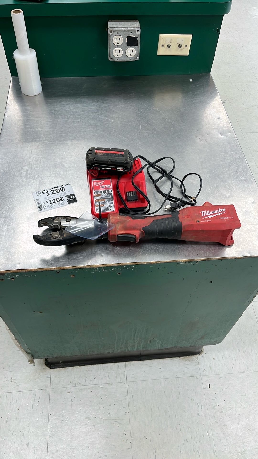 Milwaukee Cordless Utility Crimper With Battery And Charger