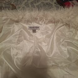 Fashion Nova Faux Fur Jacket Last in rotation, discontinue model.
Um um come away