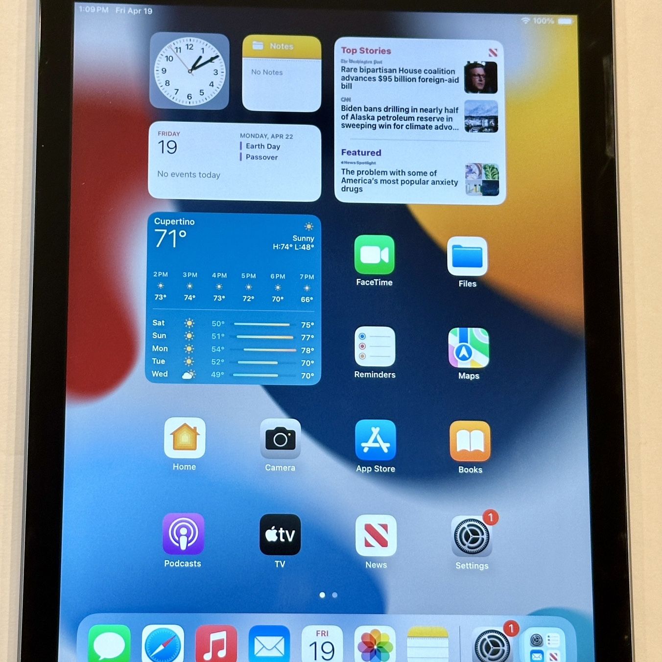 Apple iPad 6th Generation- Current iOS! 32GB 
