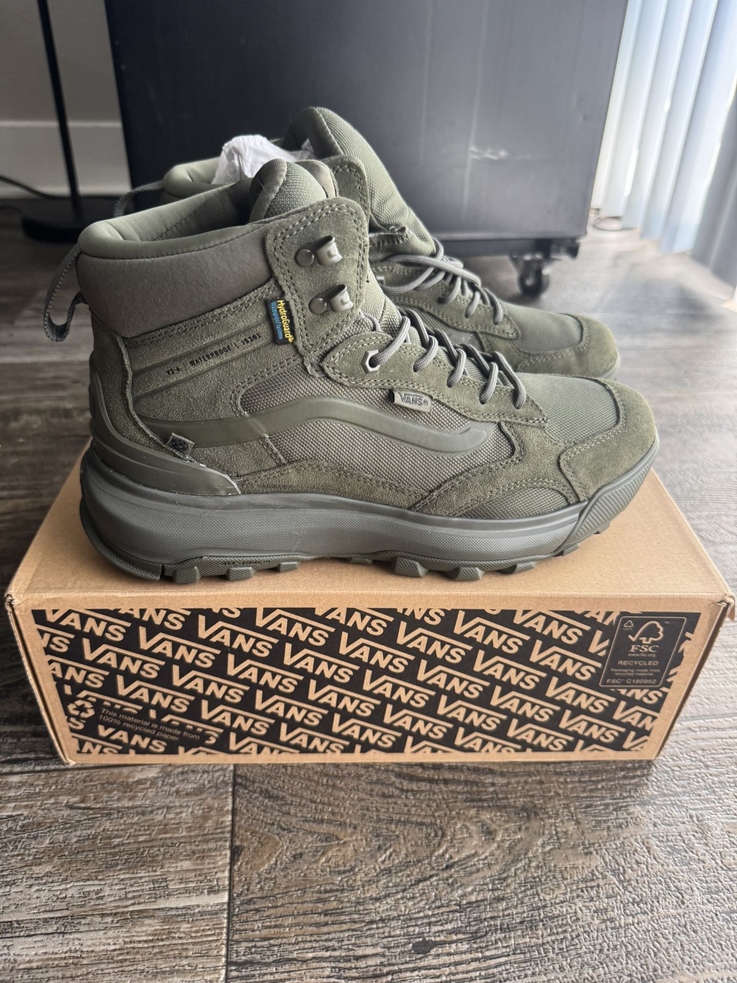 Vans MTE Crestline Waterproof Green Hiking Boots Shoes Men's Size 10 NEW