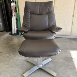 Natuzzi Re-Vive Recliner and Ottoman, Casual King