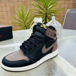 Air Jordan 1 Retro High OG (Size 8 And 7y)