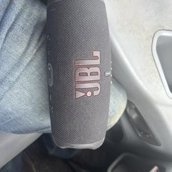 Jbl Charge 5 Speaker Used Twice