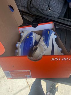 Soccer cleats