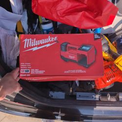 Milwaukee Inflator 