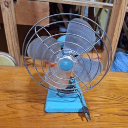 Eskimo Atomic Age Table Top Electric Fan - 1950s