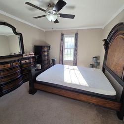 Queen Bedroom Suite 