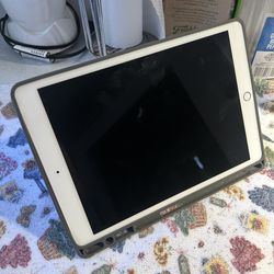 Rose gold 32 gb 7th Gen iPad