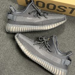 New Adidas Yeezy 350 V2 Onyx size Men’s 9.5