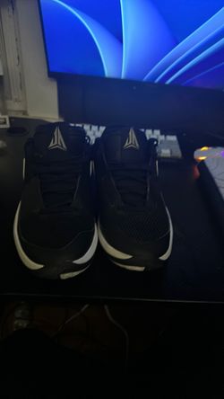 Basketball shoes