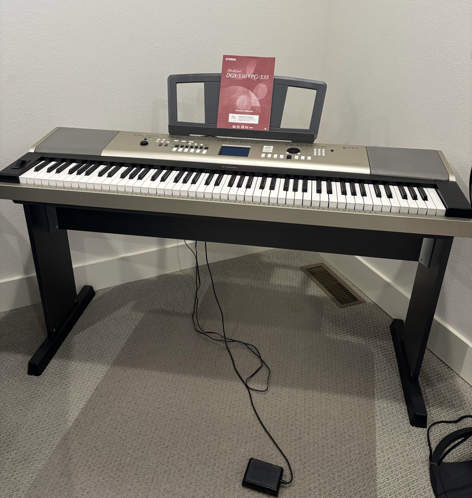 Keyboard/piano With Book Included