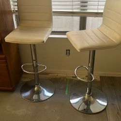 2 Bar Stools 