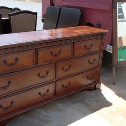 Bedroom Set In Excellent Condition  HERE Is The List!