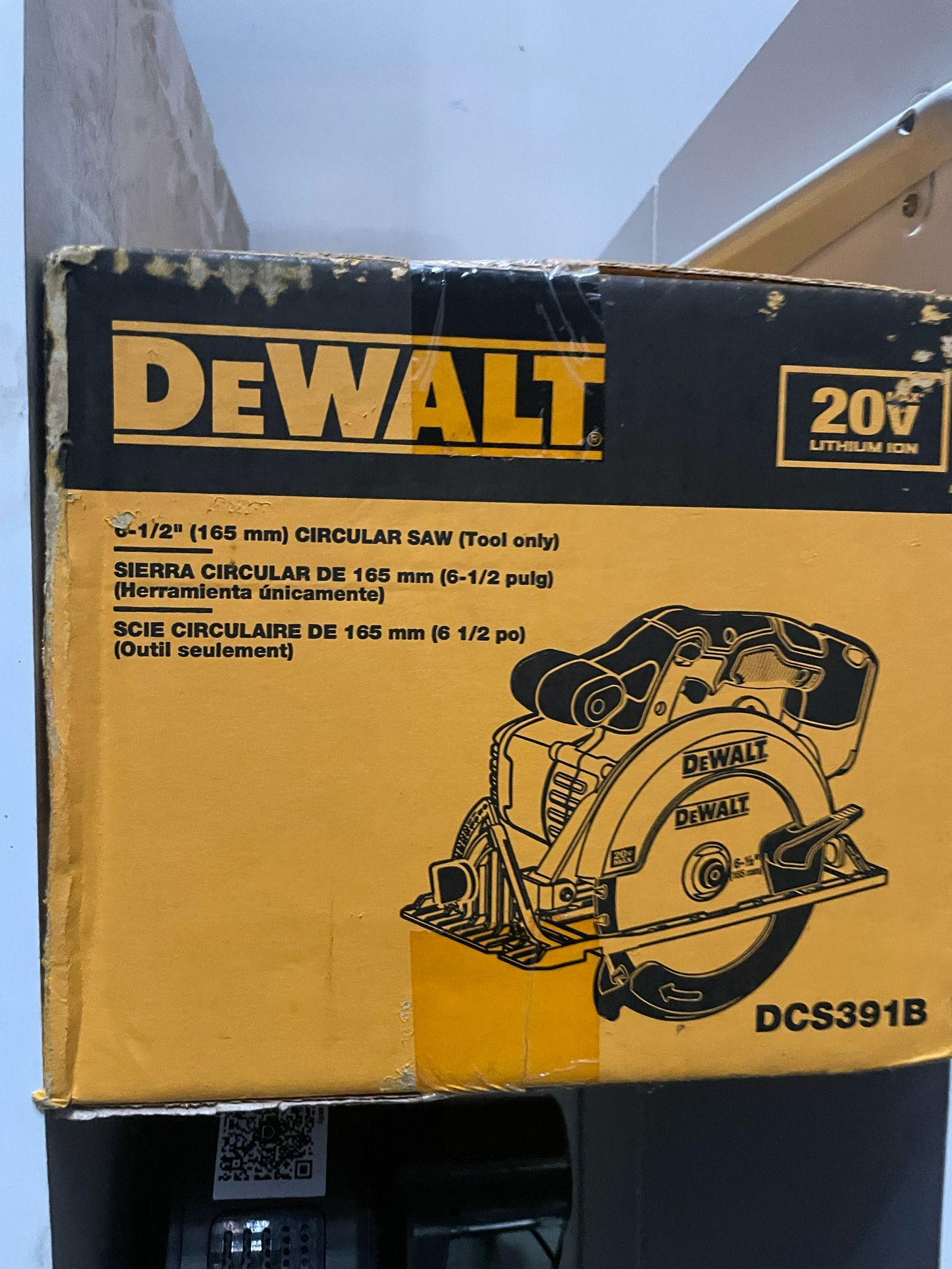 DEWALT 20V MAX Cordless 6.5 in. Sidewinder Style Circular Saw (Tool Only)
