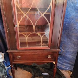 Early 20th Century Federal Style Display Case