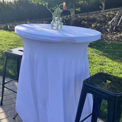 Beely Bar, Table with Stools