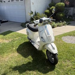 2009 Vespa S150/LX Scooter