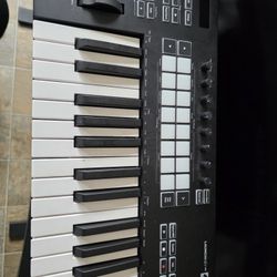 Novation Launchkey 25 Keyboard/mixer