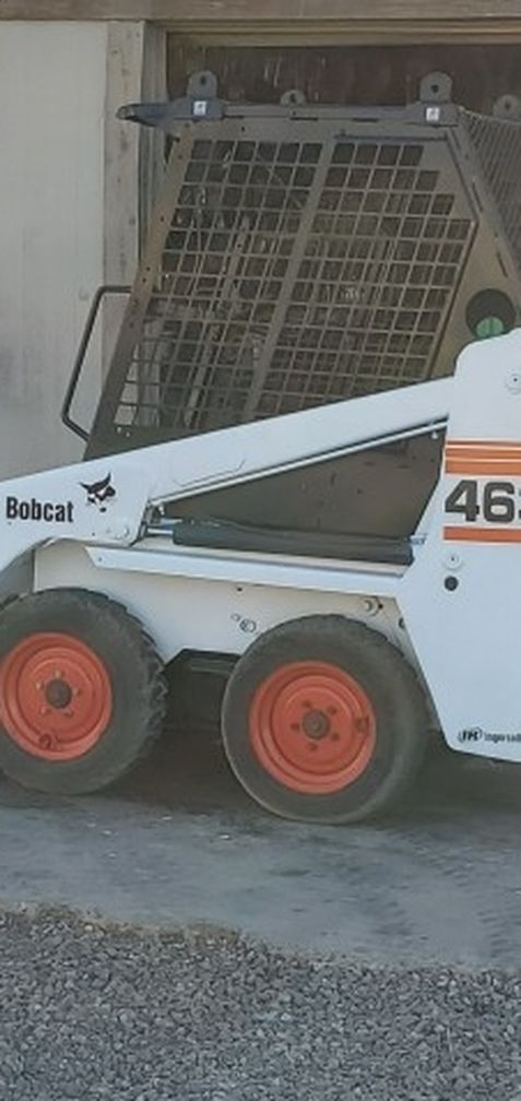 bobcat 463/s70 rock and gravel spread dirts work