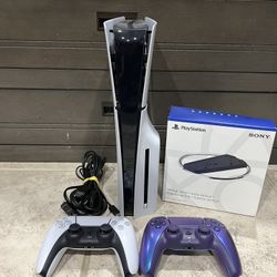 1TB PS5 Slim Disc With Two Controllers 