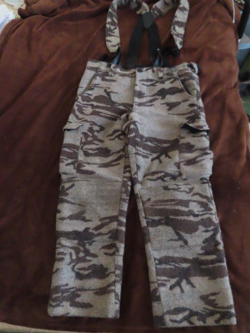 King of the Mountain Mens wool camo  omnitherm pants w/ suspenders 32 (34x27)