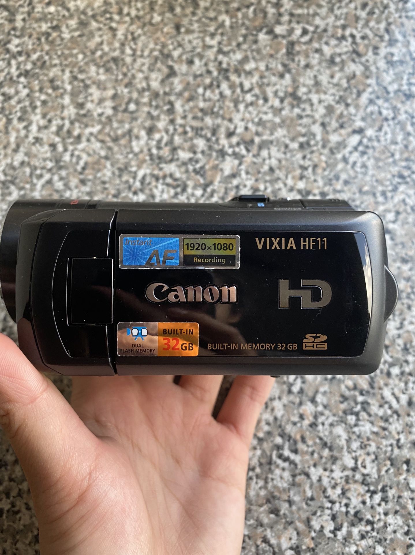Canon Vixia HF11 32 GB AVCHD Camcorder