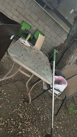 Glass patio table w 4 chairs