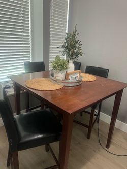 Table with 4 chairs