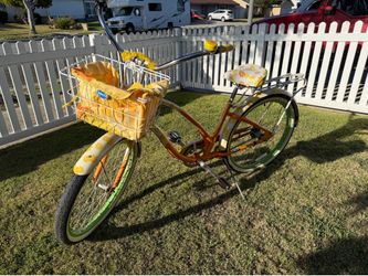 Electra Daisy beach crusier