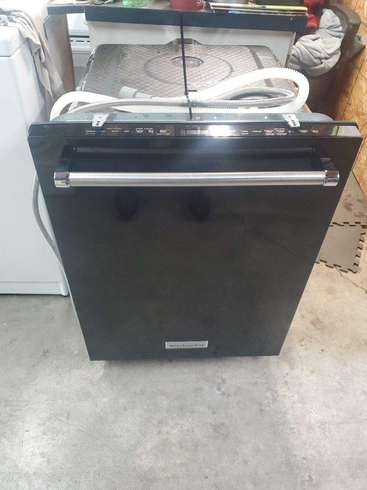kitchen aid black stainless like new works perfect