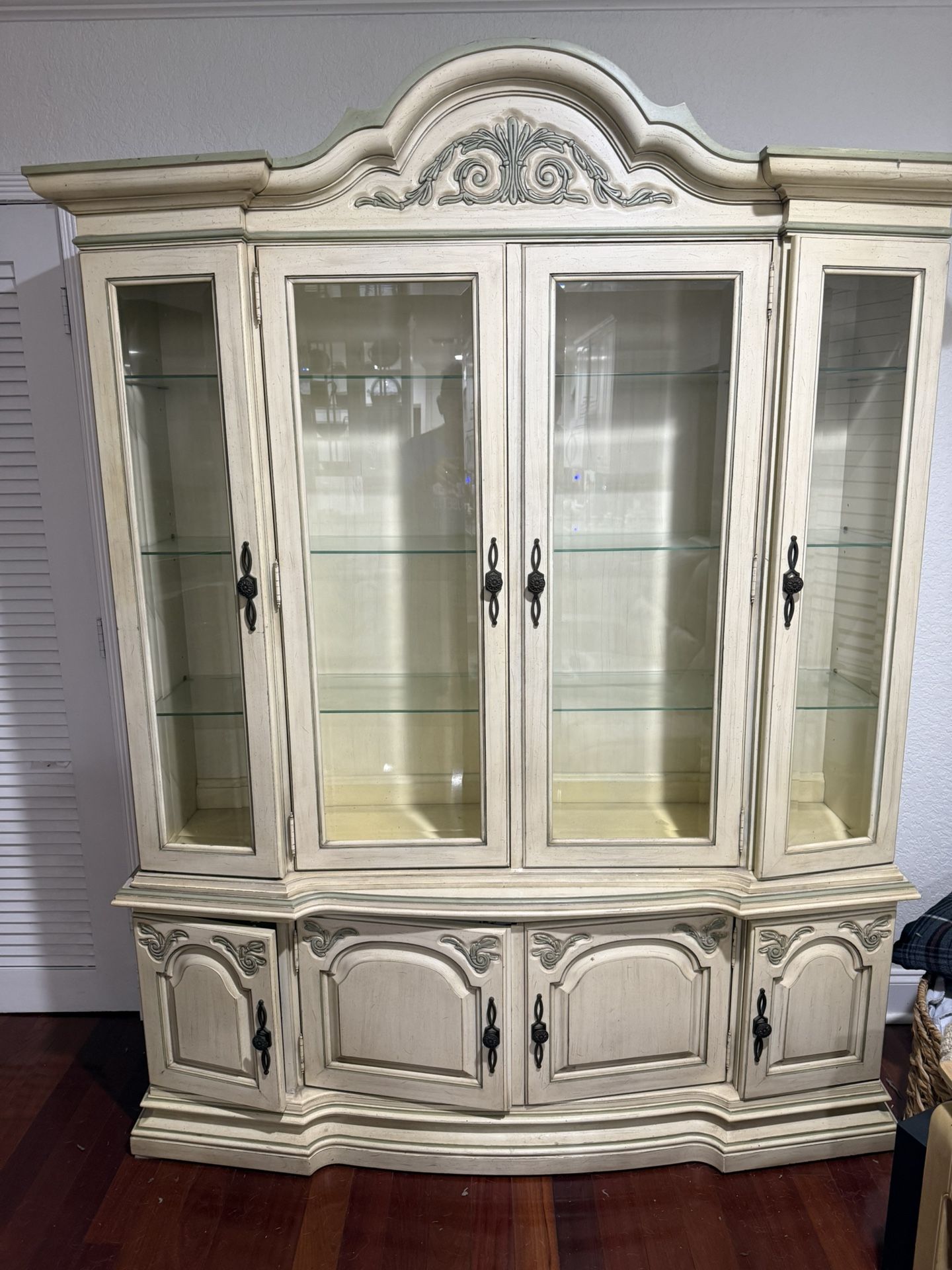 China Cabinet Solid Wood