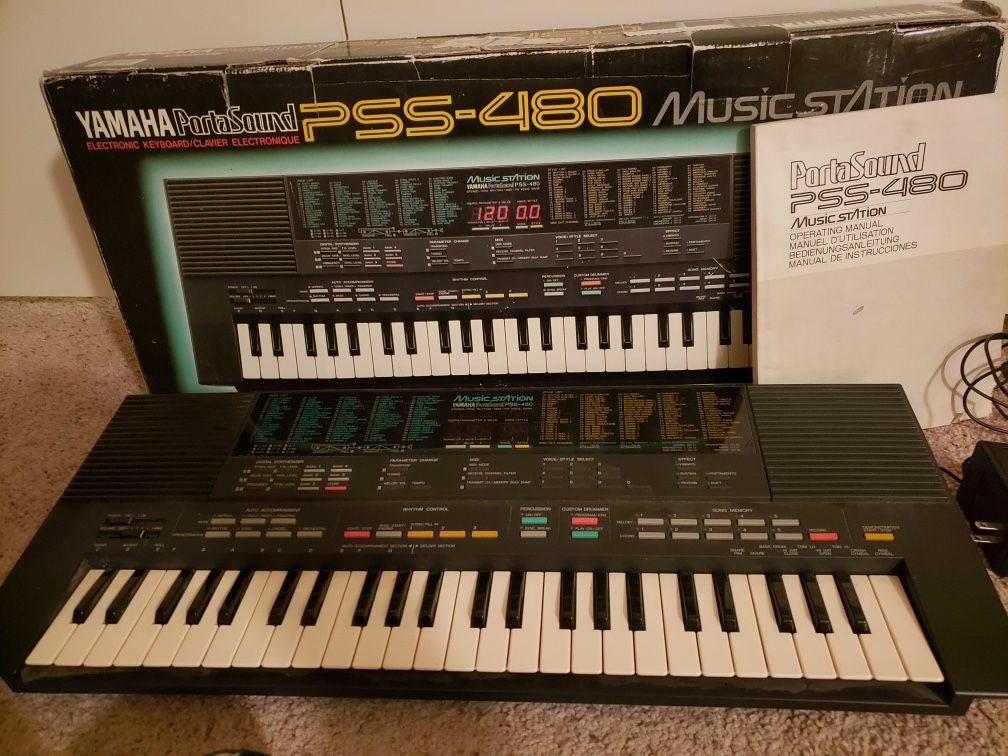 Yamaha porta Sound PSS-480 Music Station Keyboard W/ Sheet Music And Manual