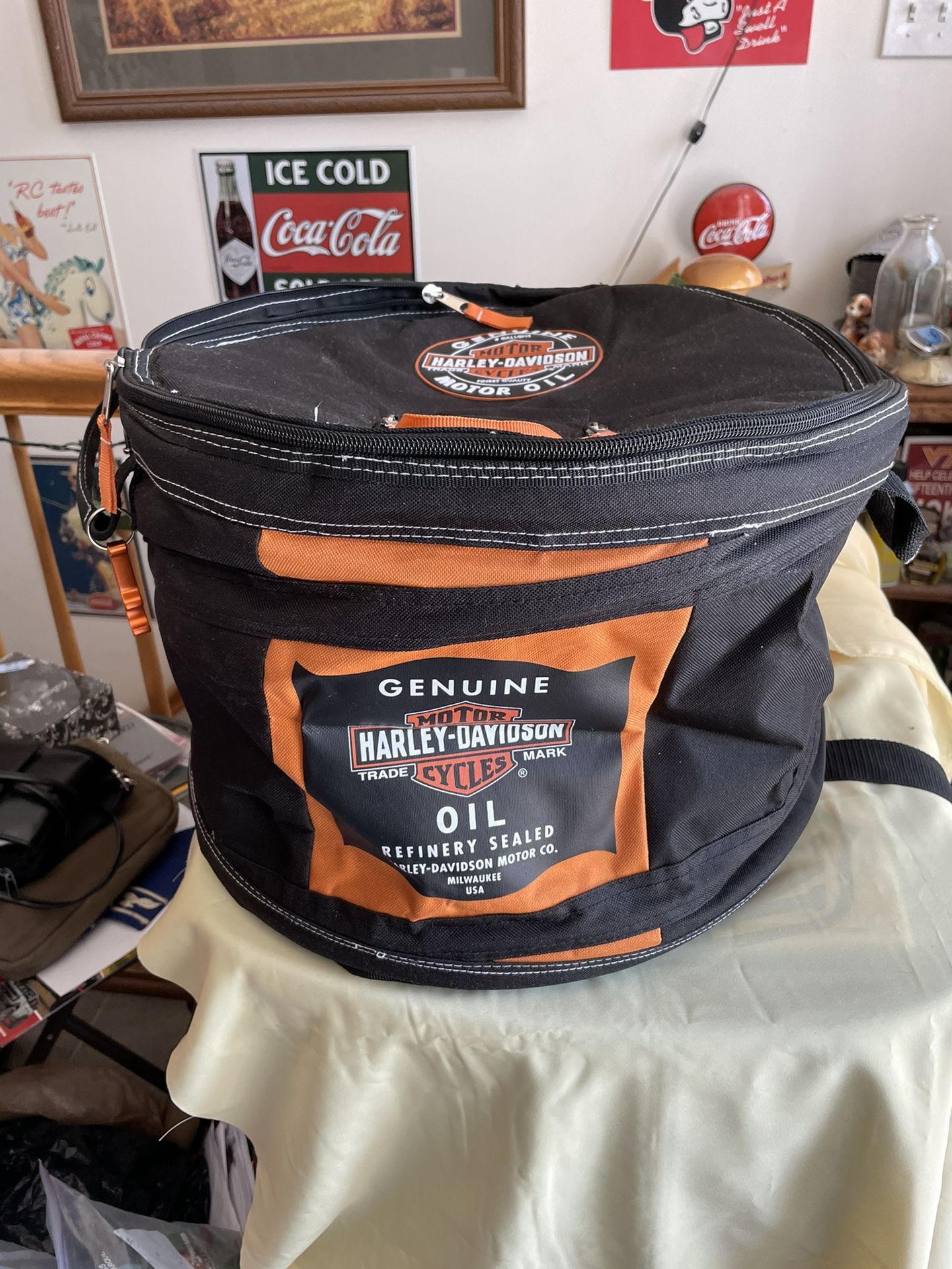 Harley Davidson Collapse Cooler. Oil Can Look. NEW