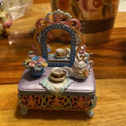 Vintage Hair Dresser Jewelry Metal Box  