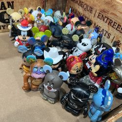 30 Plus Disney Vinymations Figurines