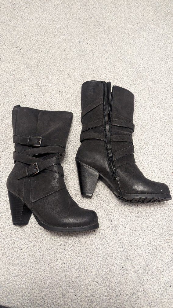 Women's Levity Boots - Size 8