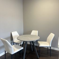 Table with 4 leather chairs 