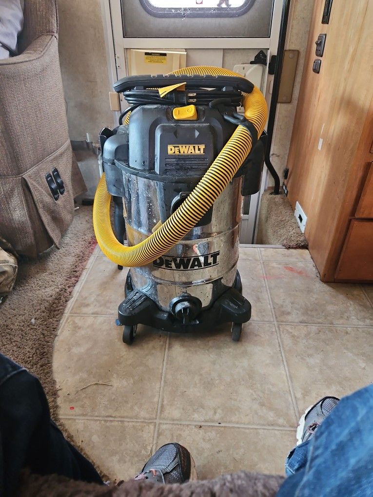 Dewalt Stainless Steel 8 Gal Wet/dry Vac