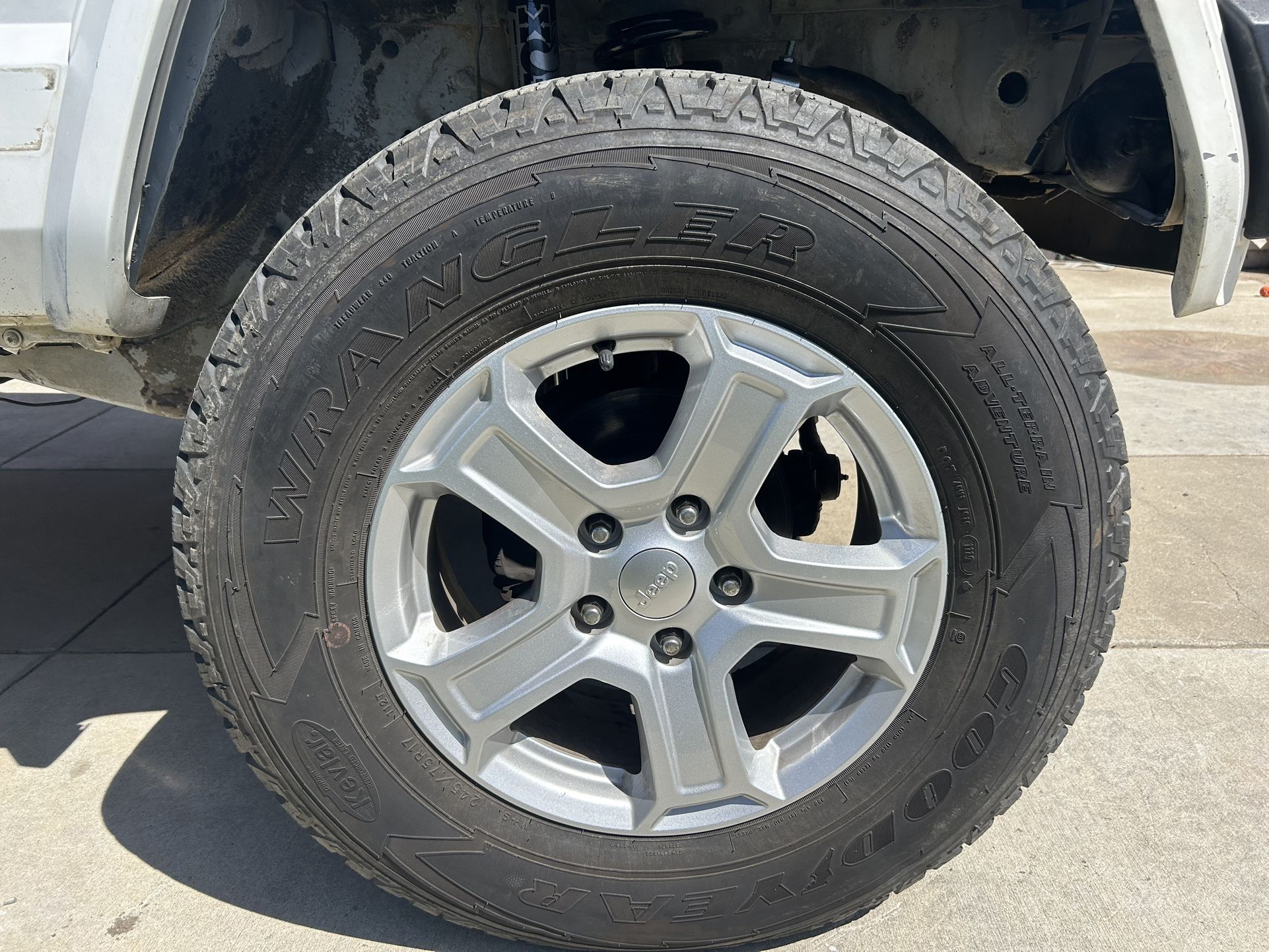 5 Rim And Tires 245/75R17